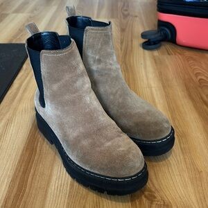 Suede boots